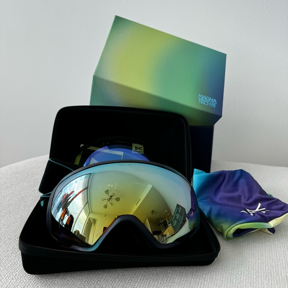 ANON WM1 WOMEN’S GOGGLES + BONUS LENS